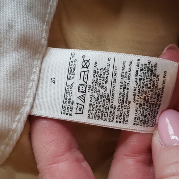 Old Navy High Rise O.G. Straight White 7" Cut-Off Shorts - Size 20 - Picture 6 of 7